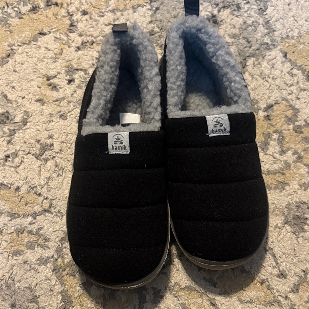 Kamik Black Quilted Slip-On Slippers with Gray Sherpa Lining